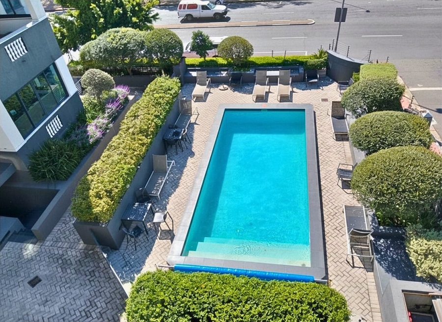 To Let 2 Bedroom Property for Rent in Green Point Western Cape